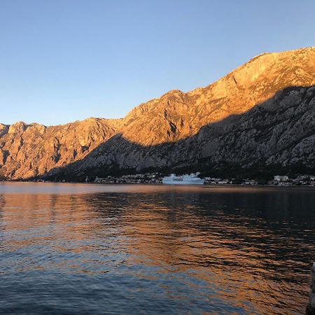 Palazzo Sbutega Bed and Breakfast Kotor Exteriör bild